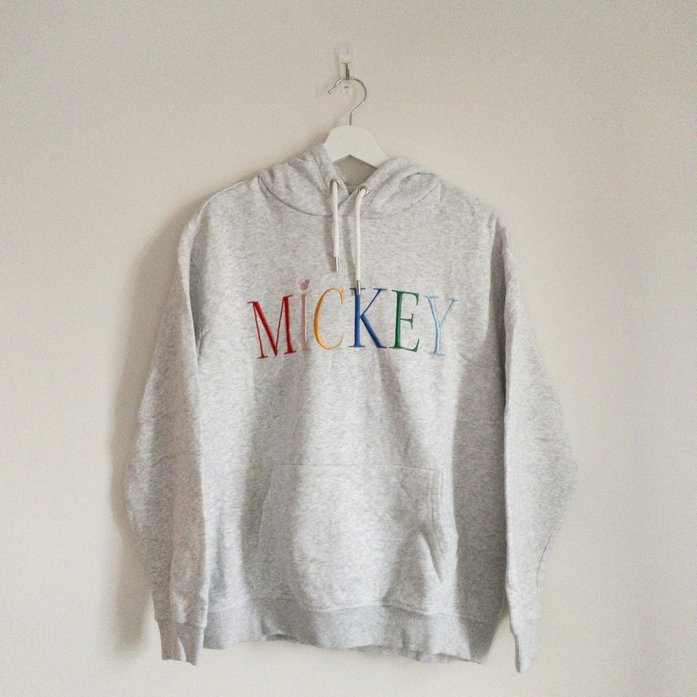 H&M Disney Mickey Sweatshirt in Small